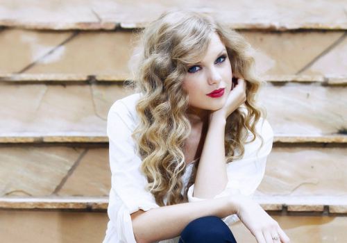 Gorgeous Taylor Swift Desktop HD Wallpaper