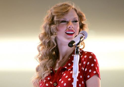 Impressive Taylor Swift Blonde HD Wallpaper