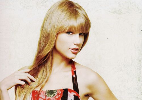 Gorgeous Taylor Swift HD Desktop Wallpaper