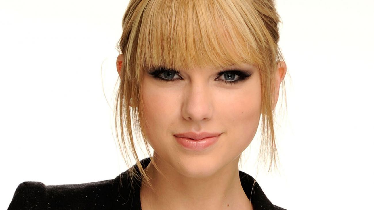 Taylor Swift Gorgeous Widescreen Wallpaper