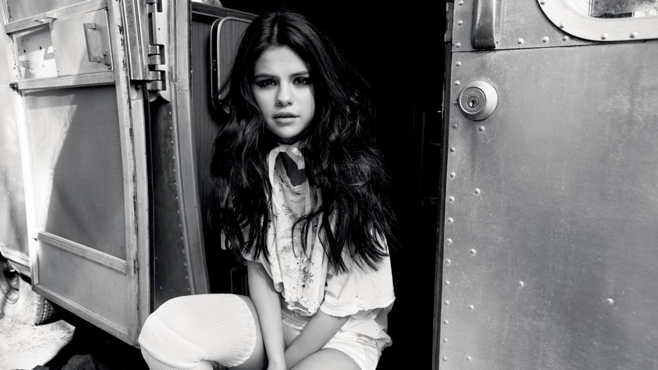 Black and White Selena Gomez HD Wallpaper