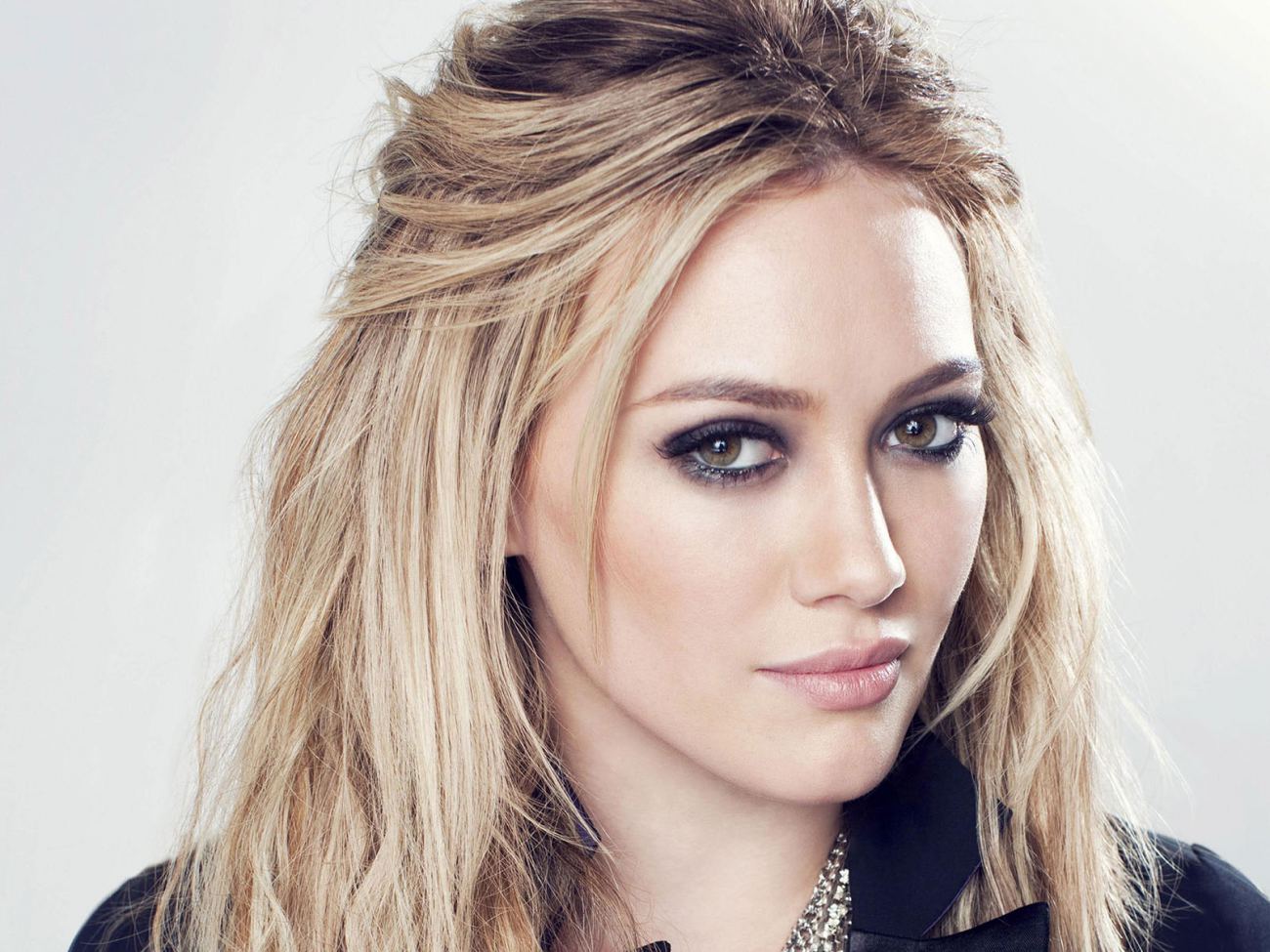 Looking Gorgeous Hilary Duff Wide Ultra HD Wallpaper