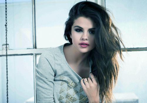Teen Singer Selena Gomez Widescreen Wallpaper